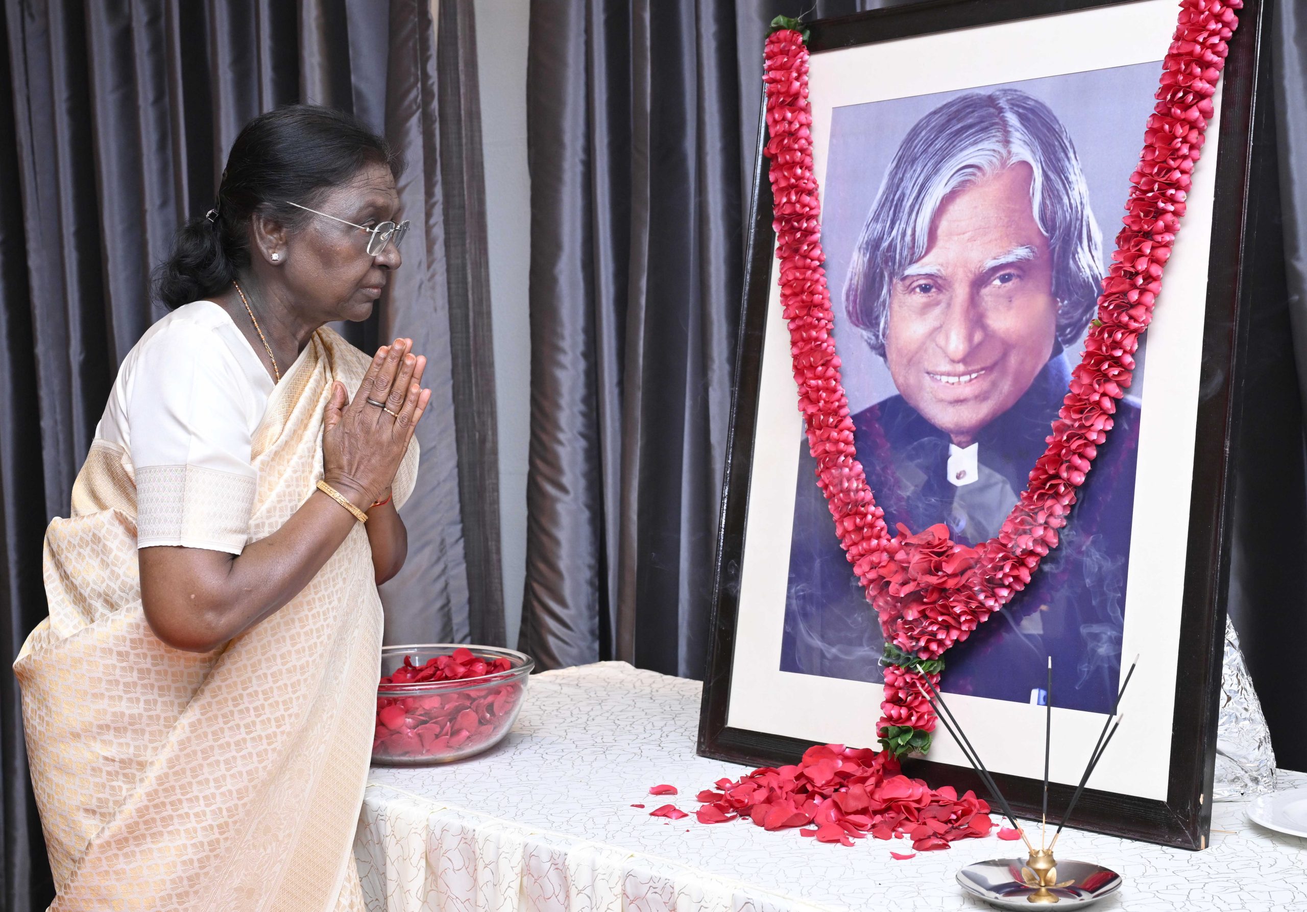 President Droupadi Murmu Pays Tribute to Dr APJ Abdul Kalam on Birth Anniversary