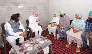 पंजाब में ड्रग्स के खिलाफ लड़ने वाले विक्रमजीत के परिवार से मिले गृह मंत्री अमित शाह, 15 मिनट तक की बात