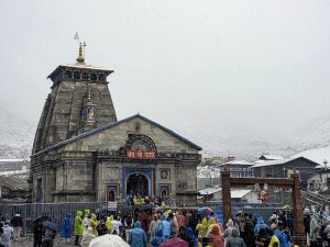 Uttarakhand shivers amid snowfall, persistent rain; IMD issues alert for thunderstorms, hail today