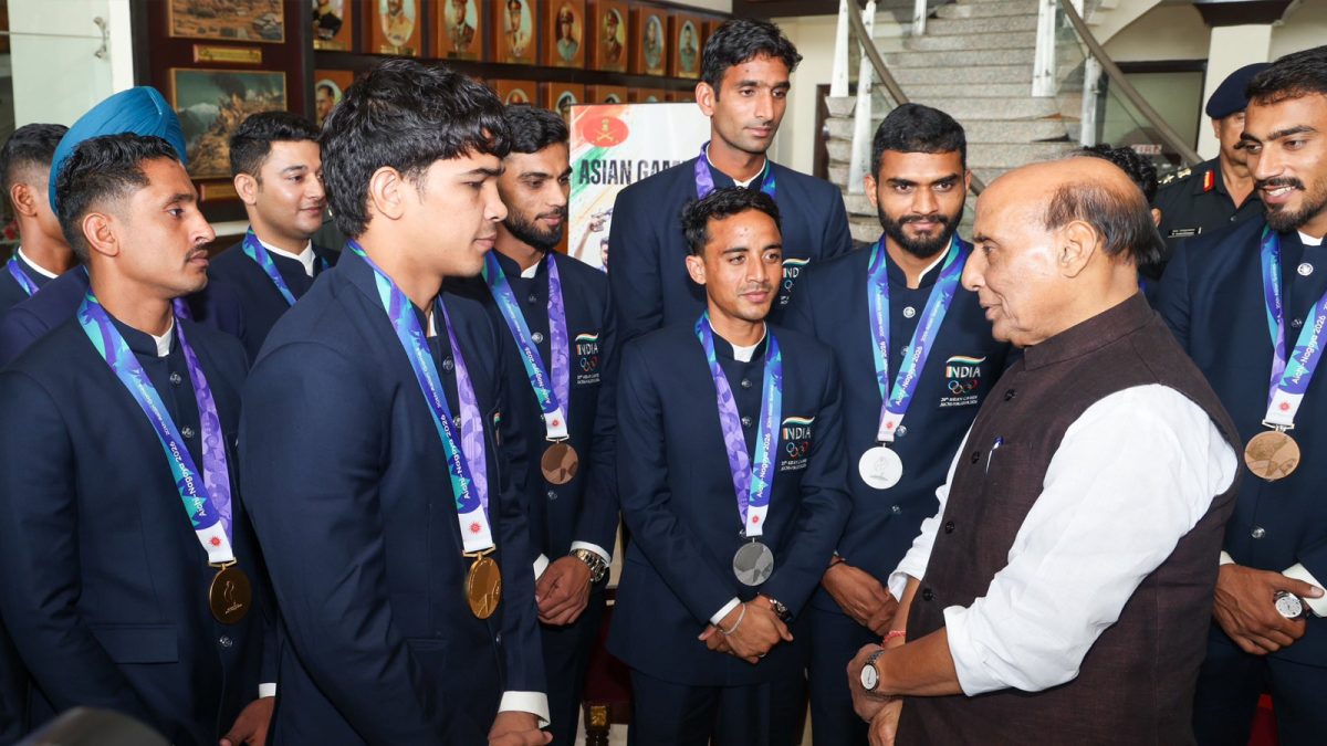Defence Minister Rajnath Singh on Monday felicitated Services ...