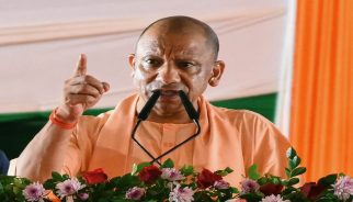 धन के लिए धर्म नहीं त्यागूंगा, युद्ध छिड़ा तो बम-गोले भी दागूंगा : योगी आदित्यनाथ